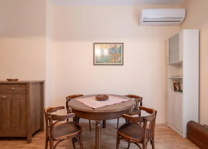 アパート Urban Haven Retreat ソフィア